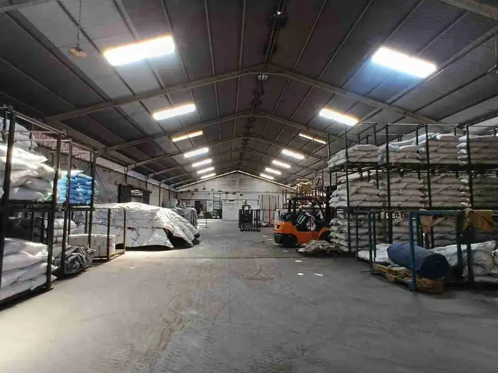 JUAL SEWA GUDANG KALIANAK BARAT LUAS 1 HEKTAR BANGUNAN 3500 ADA LOADING DOCK AKSES KONTAINER