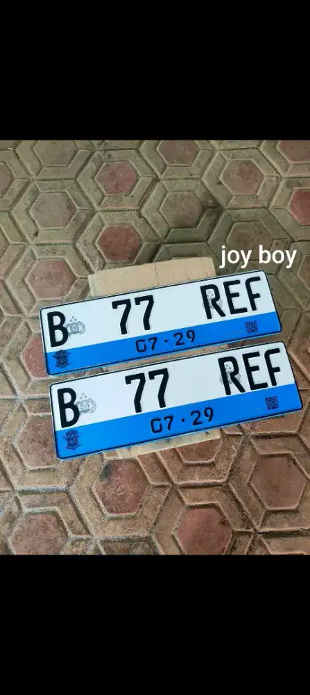 Plat mobil listrik barcode reflektif yang bisa menyala ,font terbaru
