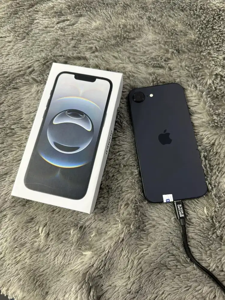 Iphone 16e 256 gb ibox garansi on mulus
