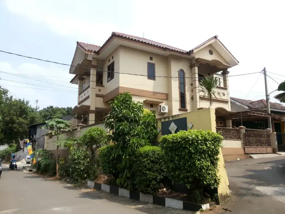 Rumah Cantik Hook LT 200 M² di Komplek Jatibening 1