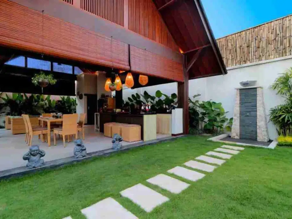 Di Jual Tropical Modern Vila 7 bedroom strategis 3 menit ke karma Kandara dan Sunday beach club Jimbaran