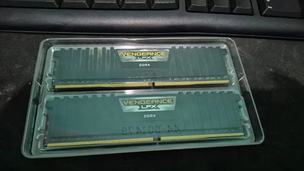 RAM corsair vengeance DDR4 4(GB)X2 (8GB)