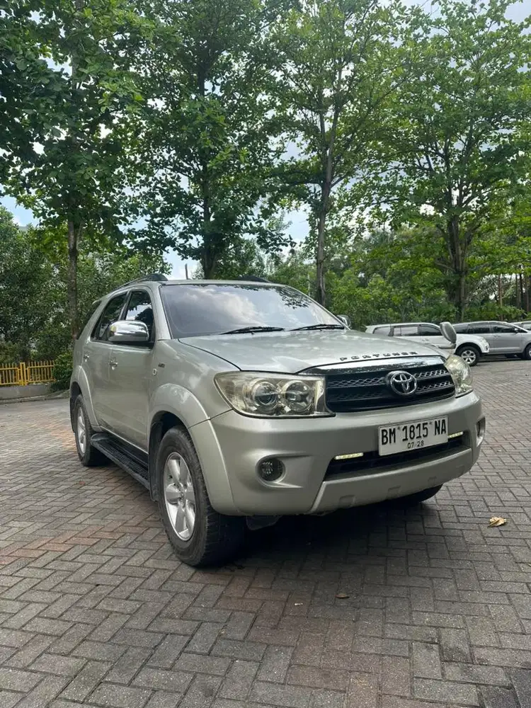 Toyota Fortuner V 4x4 Bensin 2009 Km Low