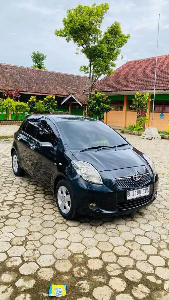 Toyota YARIS E MANNUAL