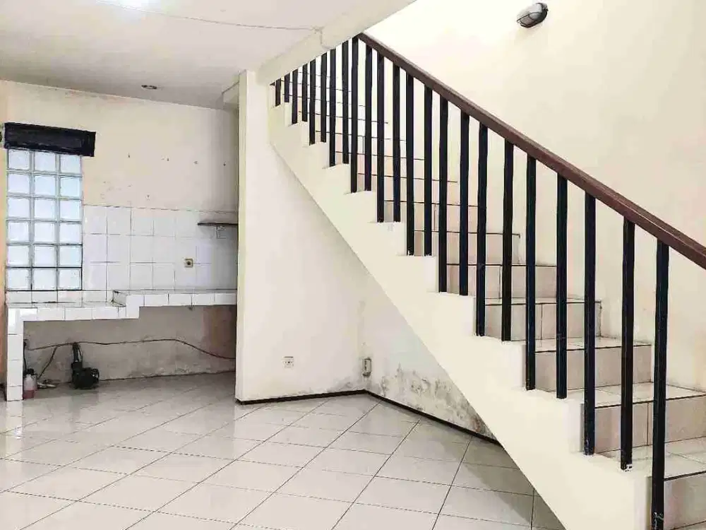 RUMAH CLUSTER DEKAT GATEWAY APARTMENT, 1,5 LANTAI, MURAH PERTAHUN.