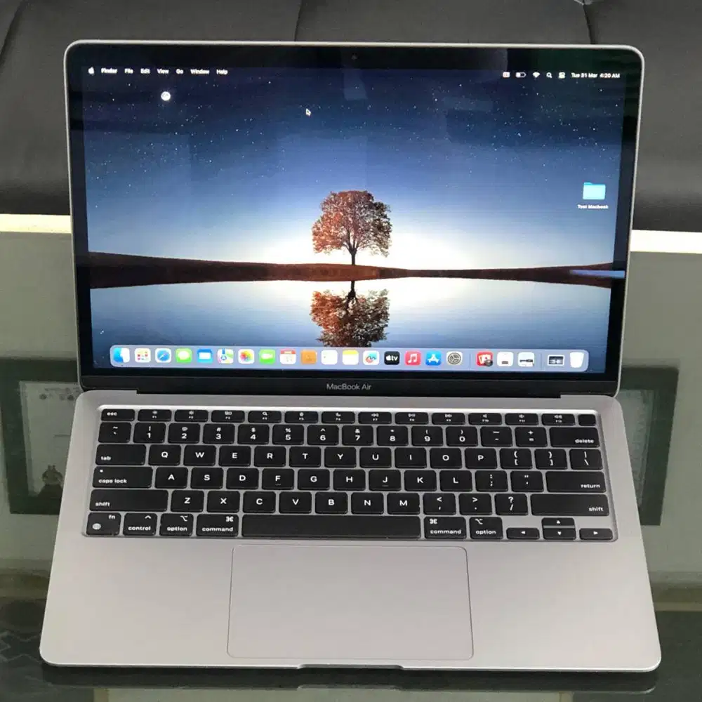 MacBook Air M1 2020 RAM. 8GB SSD. 256GB