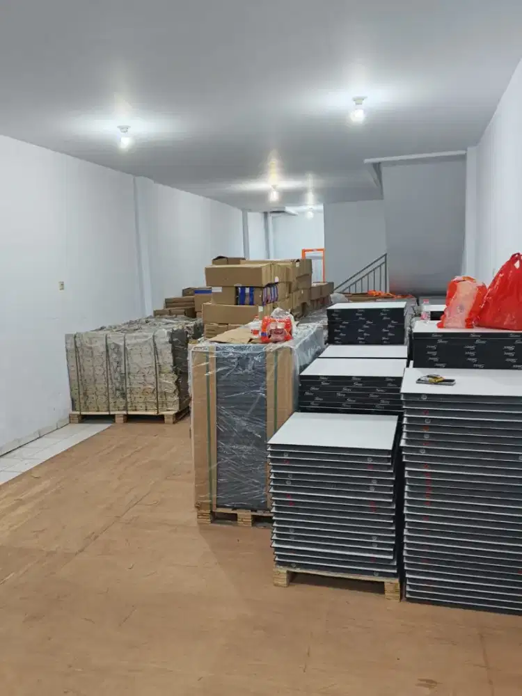 Raised floor / lantai tingkat