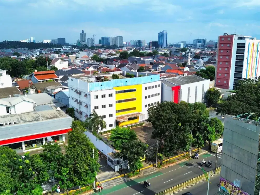 GEDUNG KOMERSIAL 4 LANTAI, LOKASI STRATEGIS DI SOEPOMO !