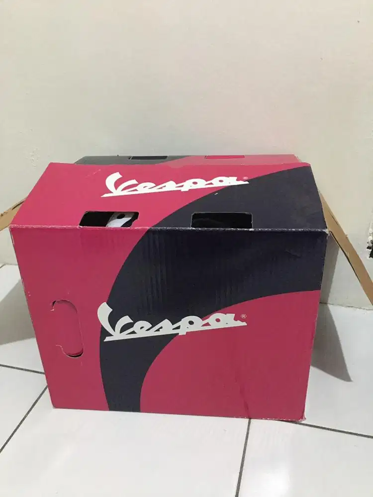 Helm Vespa Xential Baru