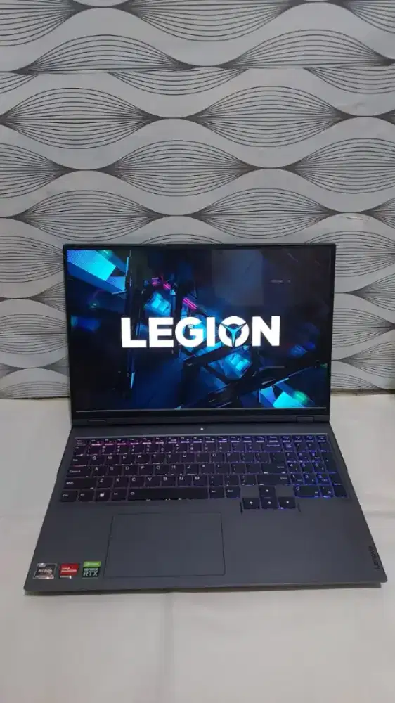 Legion 5 Pro Ryzen 7-5800H RTX 3070 8GB 
RAM 16GB 
SSD 512GB