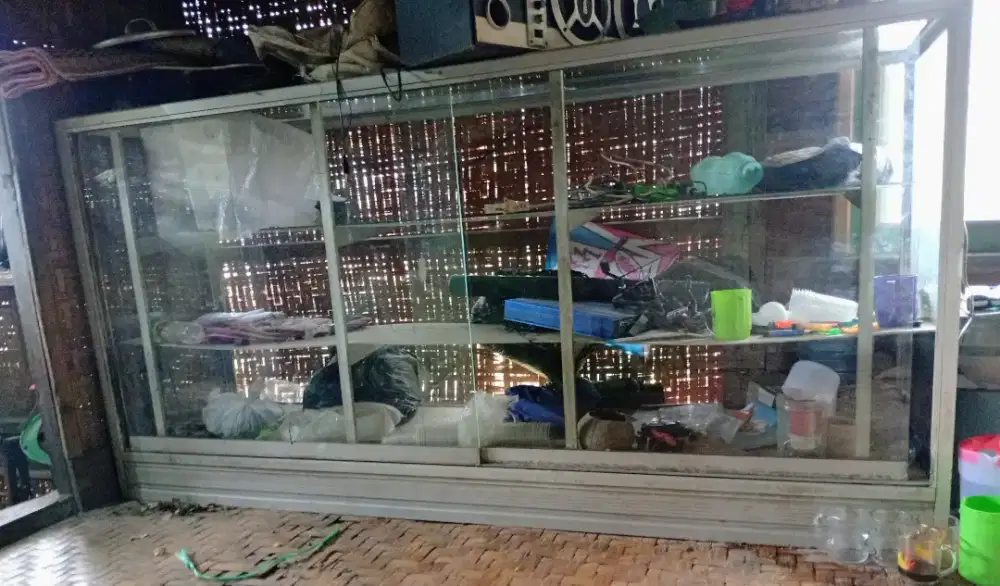 Etalase alumunium bekas