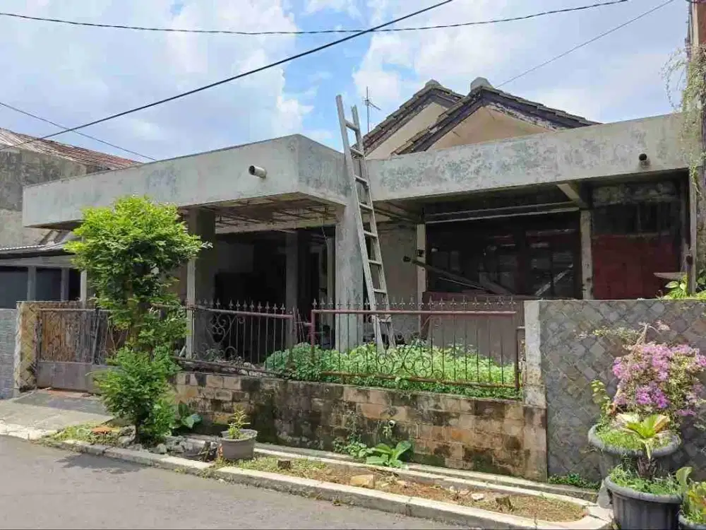 Dijual Rumah LT 160 butuh renovasi di Pamulang Permai, Pamulang. Harga nego!