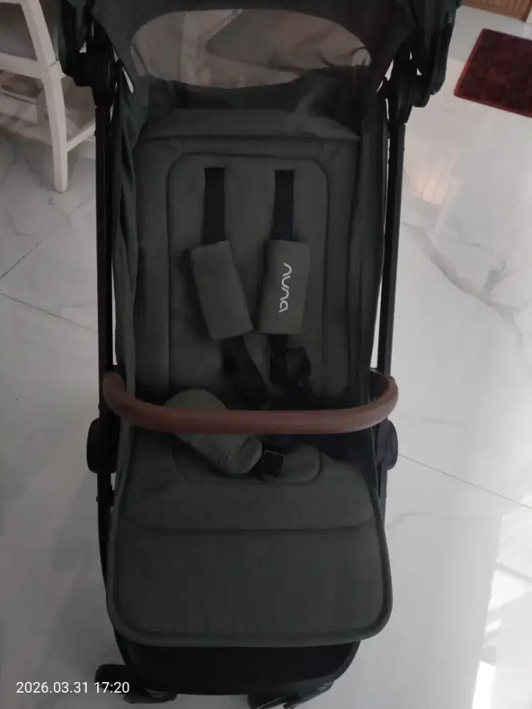 Dibutuhkan Pengasuh Bayi - Baby Sitter