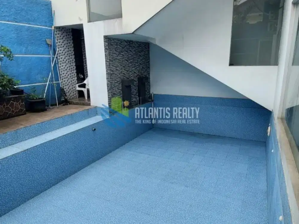 Dijual Rumah Mewah 3 Lantai dengan Kolam Renang Sutera Intan Alam Sutera