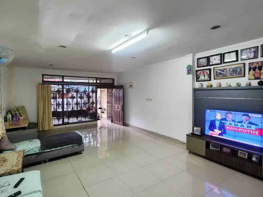 RUMAH TOMANG LT 83 2 Lantai SHM JAKARTA BARAT