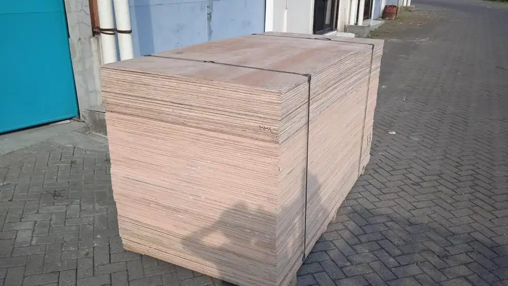 Plywood / Triplek tebal 12mm (102 lembar)
