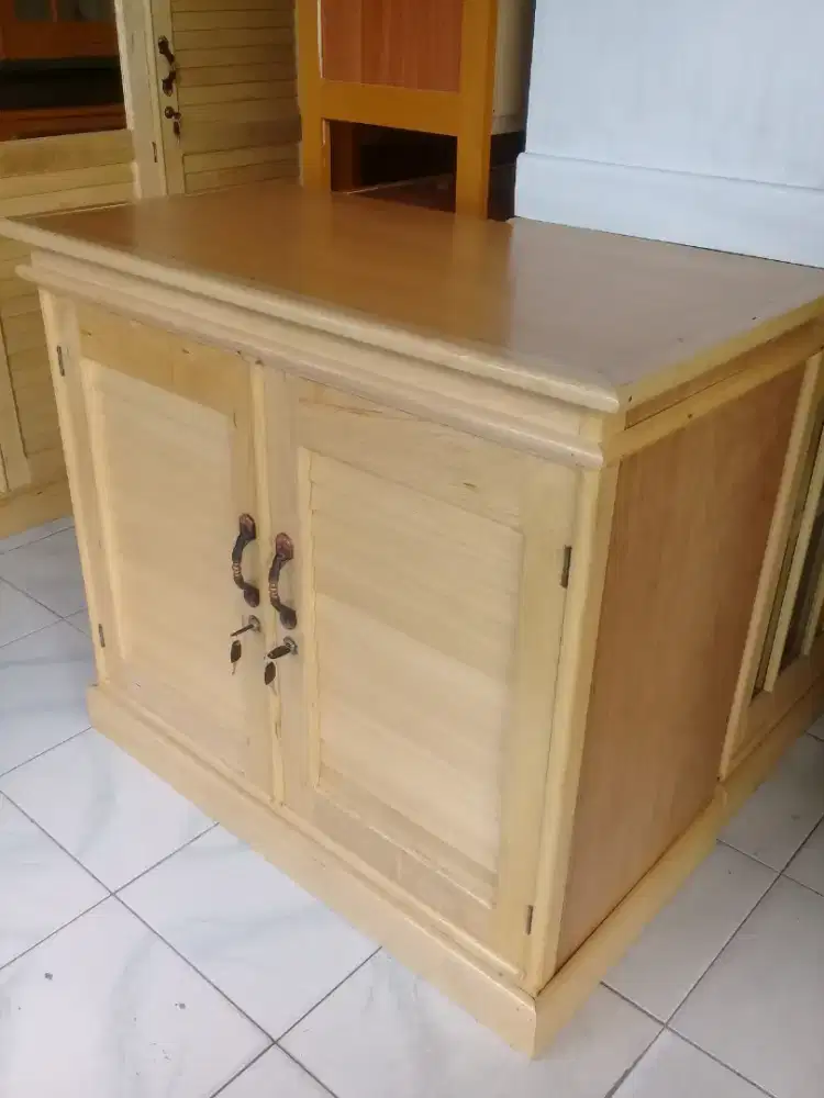 Ready bufet pintu 2 ukuran 45x85cm tinggi 75 cm