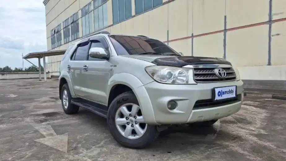 TERMURAH Toyota Fortuner 2.7 G Bensin-AT 2011 CLQ B