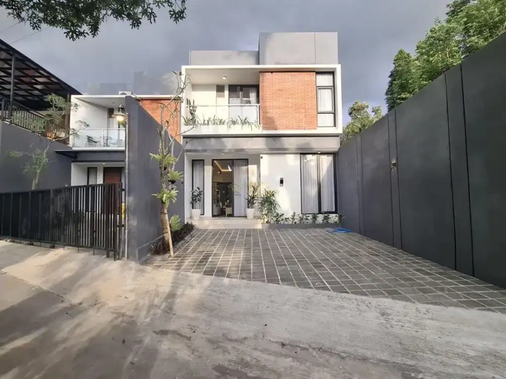 RUMAH 2 LANTAI, SIAP HUNI, 11 MENIT KE KAMPUS UII JOGJA