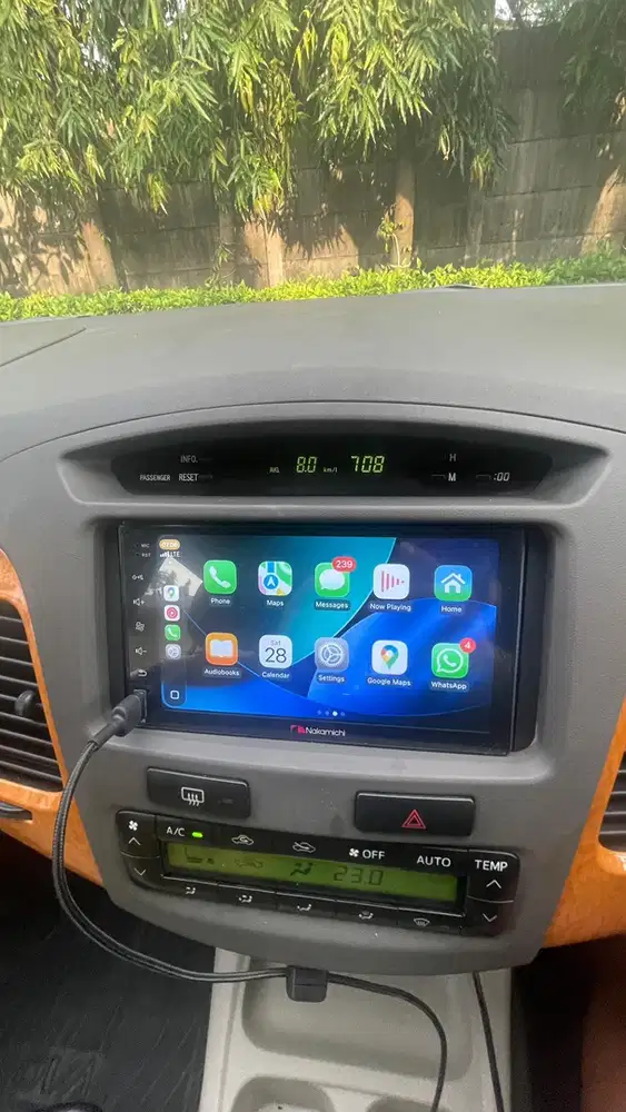 Toyota Kijang Innova 2011 Bensin