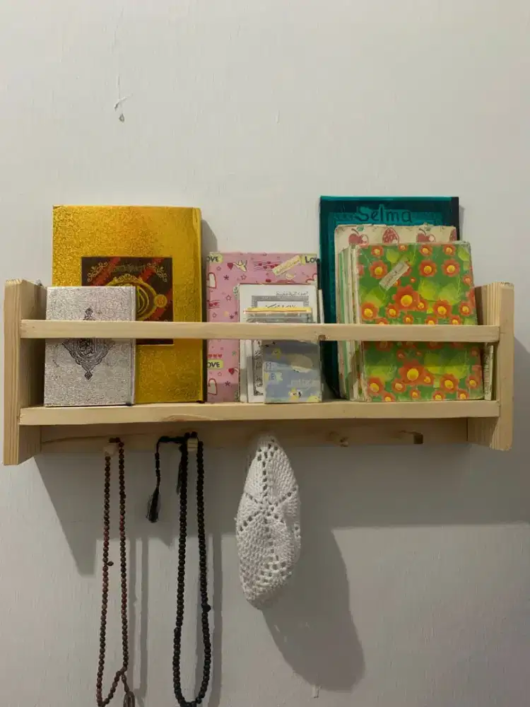 Rak dinding serbaguna