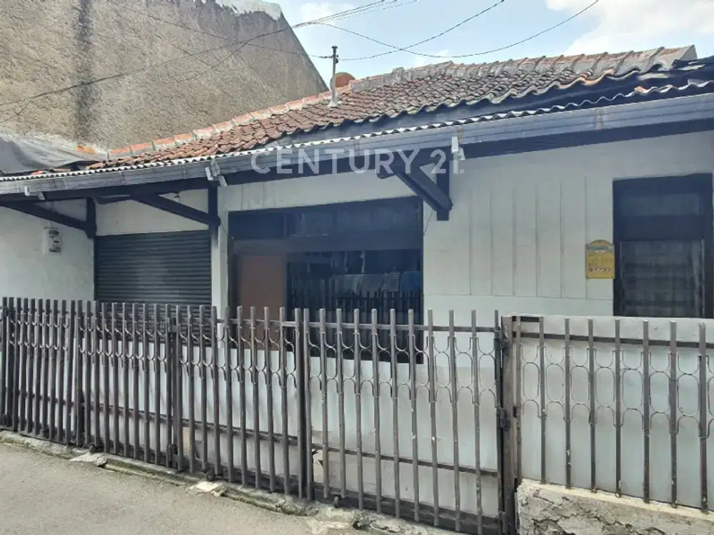 Rumah Tua Terawat Hitung Tanah, Di JL. Karasak Moh Toha Bandung