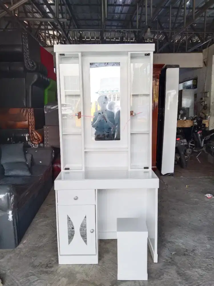 Meja Rias Dandan Kaca Motif ukir Murah Kayu