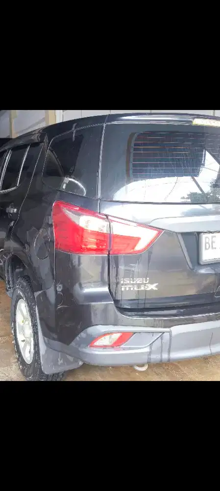 Isuzu MU-X tahun 2019 manual hitam 4x4