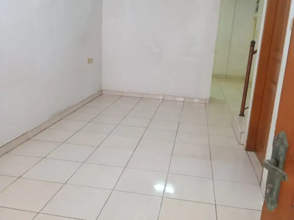 Dijual rumah siap huni di kelapa kopyor kelapa gading, bangunan bagus, 2,5 lantai