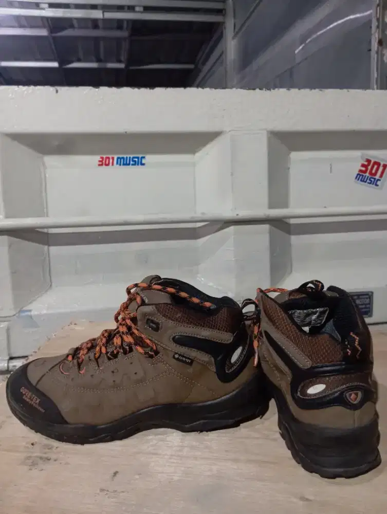 sepatu gunung outdoor UNIKHAM Gorotex
