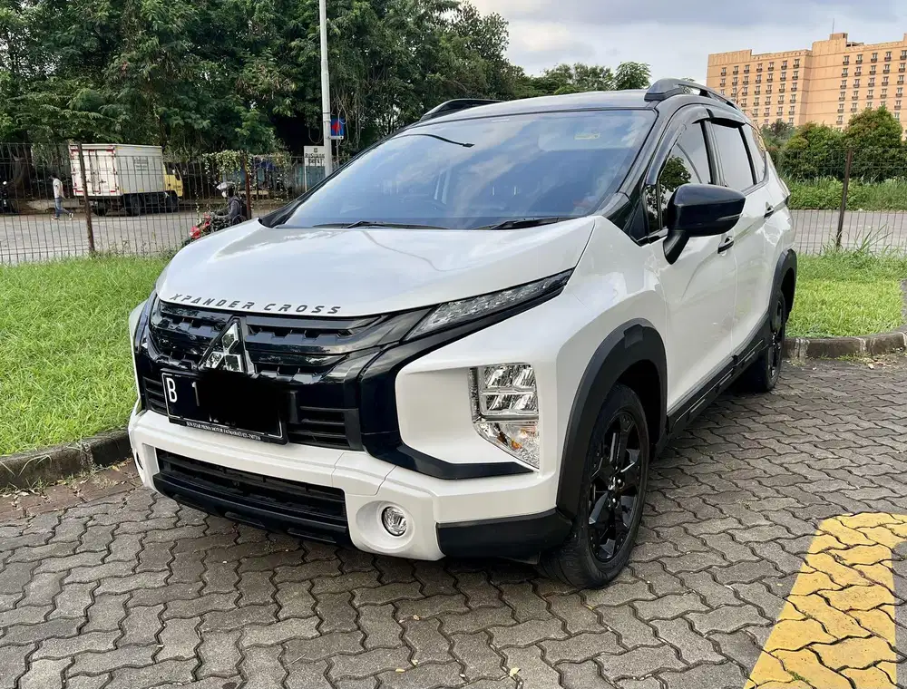 Mitsubishi Xpander Cross Premium 2021 Putih Low KM