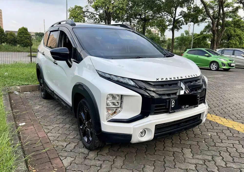 Mitsubishi Xpander Cross Premium 2021 AT Putih Low Km