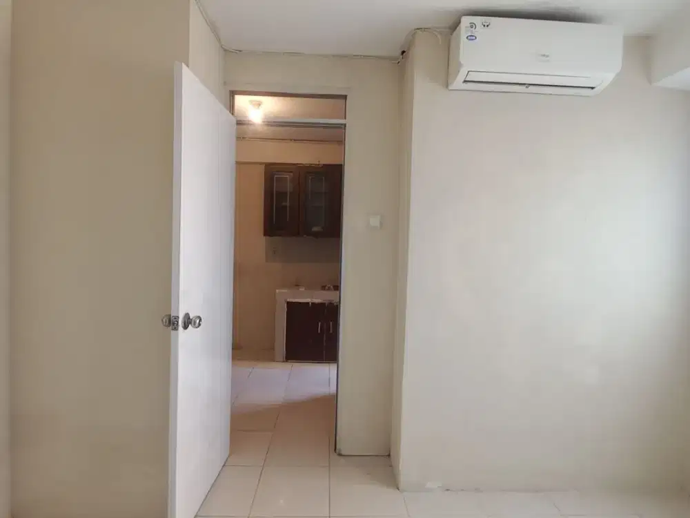 Disewakan apartemen gading Nias tower EMERALD lt 7 semi furnish view lepas