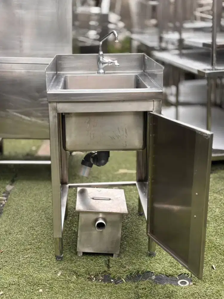 STANDAR RESTORAN,SINK KABINET 1 LUBANG

Ukuran 50 plus
Greasetrap