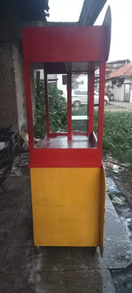 Gerobak bekas ayam geprek