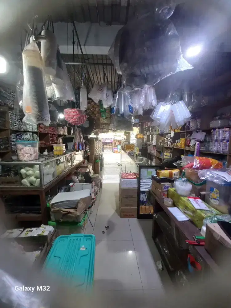 Dicari karyawan untuk ditoko plastik dan bahan kue