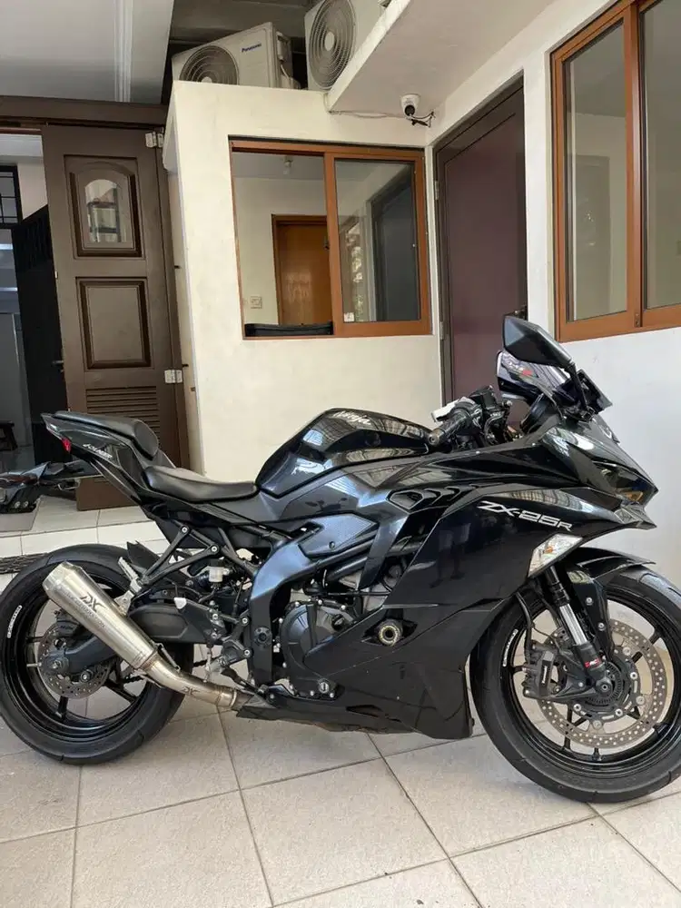 Kawasaki ZX 250 r 2021 warna hitam