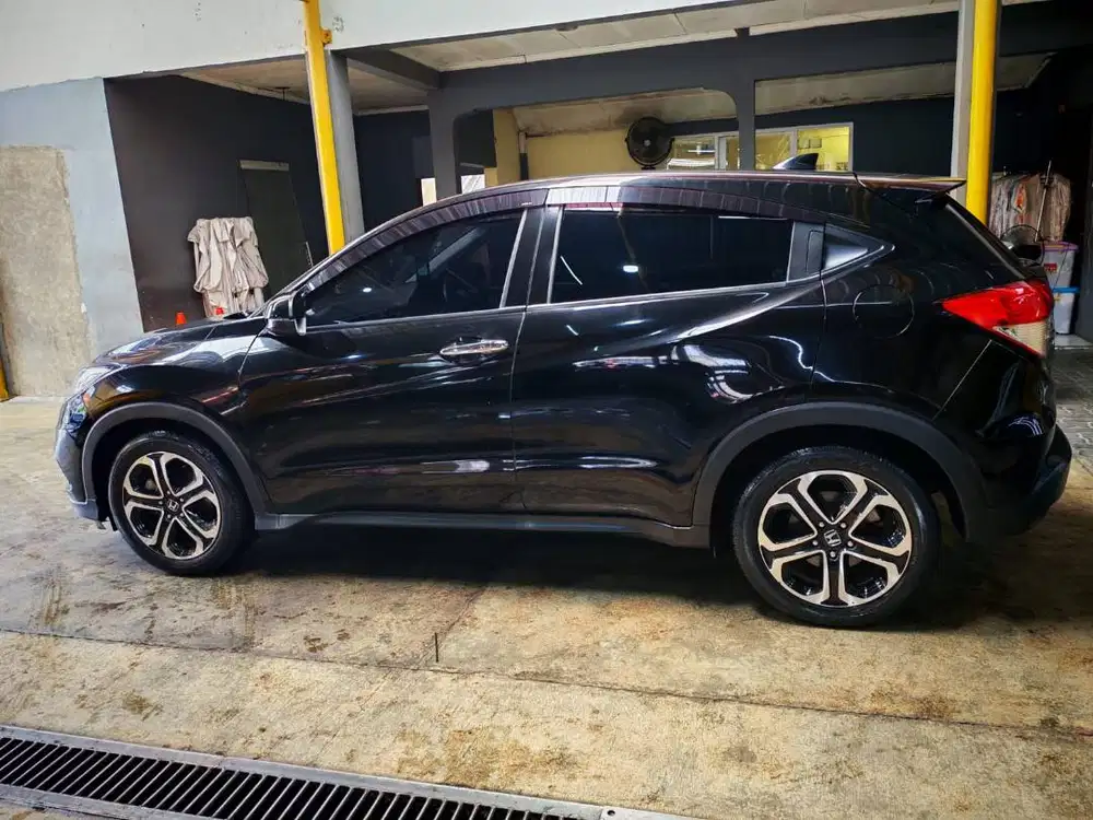 Honda HR-V 1.5 E CVT 2019 Hitam – Tangan 1, KM Rendah, Asuransi Aktif!