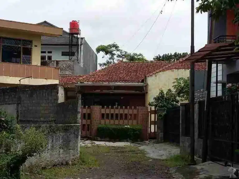 Rumah Lama Murah Lokasi Strategis di Turangga Buah Batu Bandung