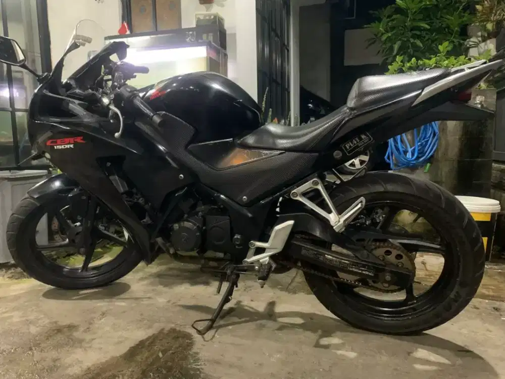 Honda CBR 150 R TH 2016 BODY MESIN MULUS SIAP PAKAI