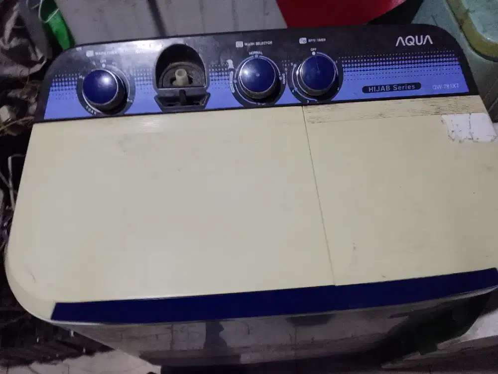 Mesin cuci merek Aqua 8'5 kilo kondesi norrmal