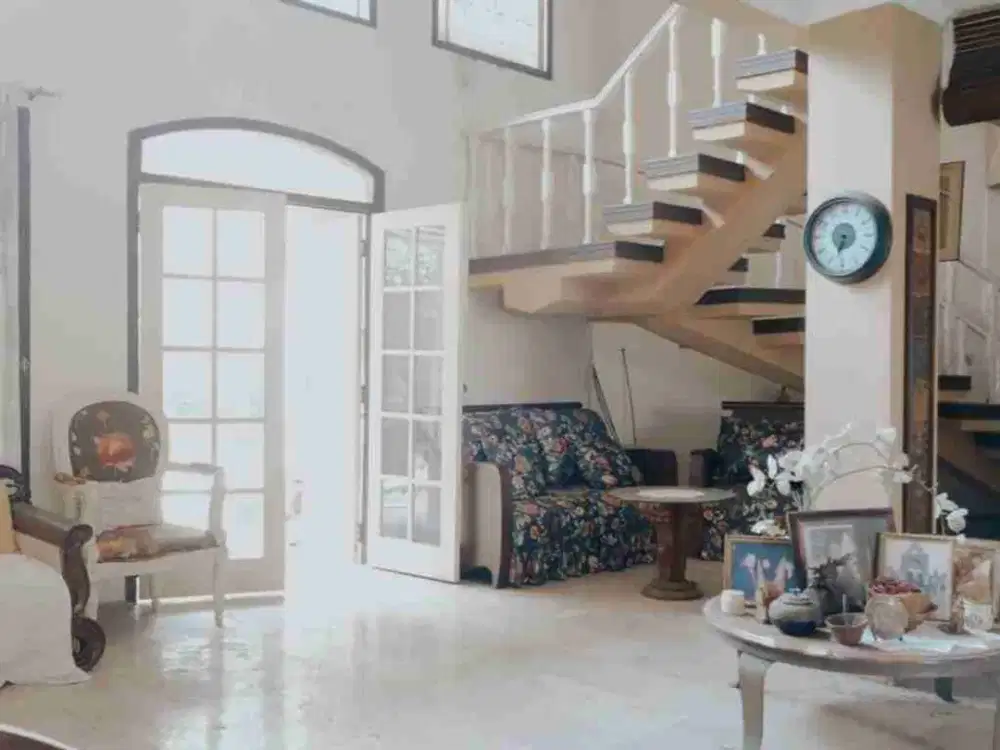 Rumah Luas di Kemang Jaksel ada Swimming Pool