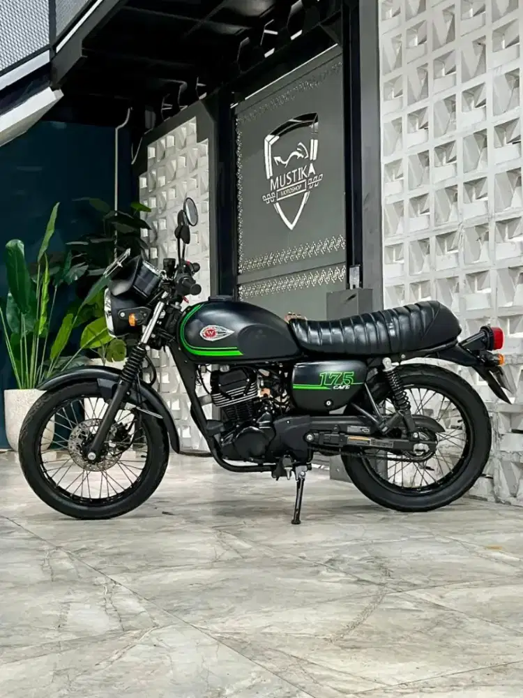 KAWASAKI W175 CAFE 2021 - Chintia Mustika