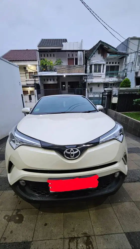 DIJUAL Toyota C-HR 1.8 Non Hybrid CBU AT Putih 2018. Pajak Des'26