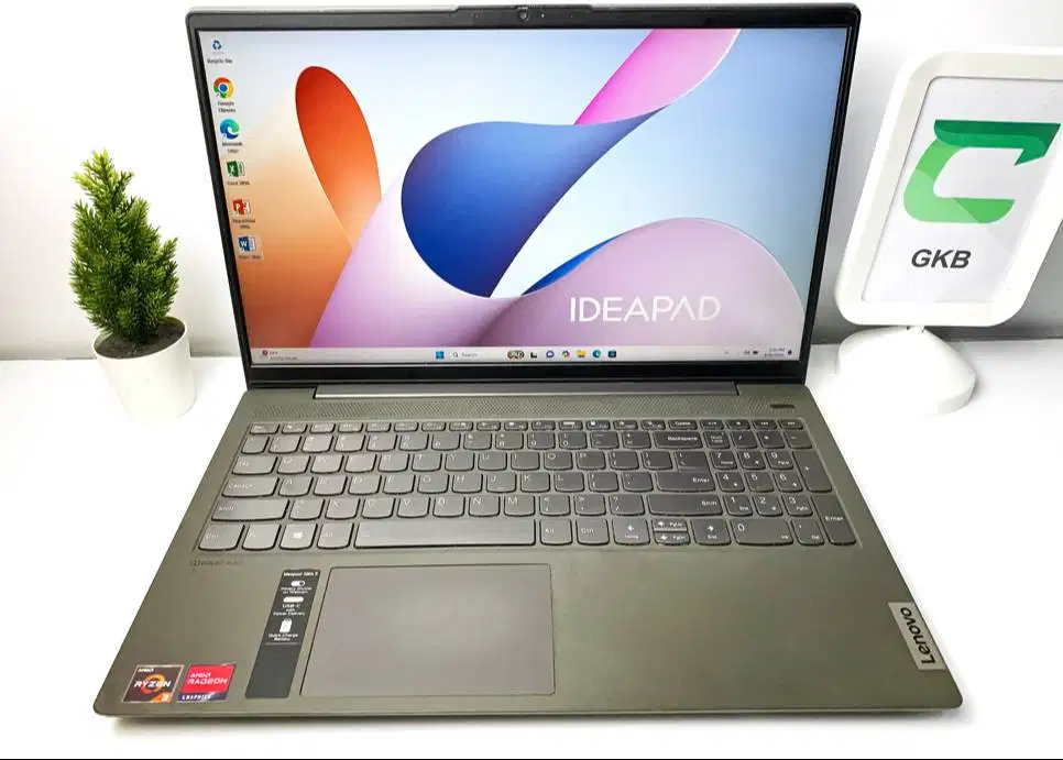 Laptop Lenovo Slim 5 Ryzen Layar Jernih Full HD IPS Keyboard nyala