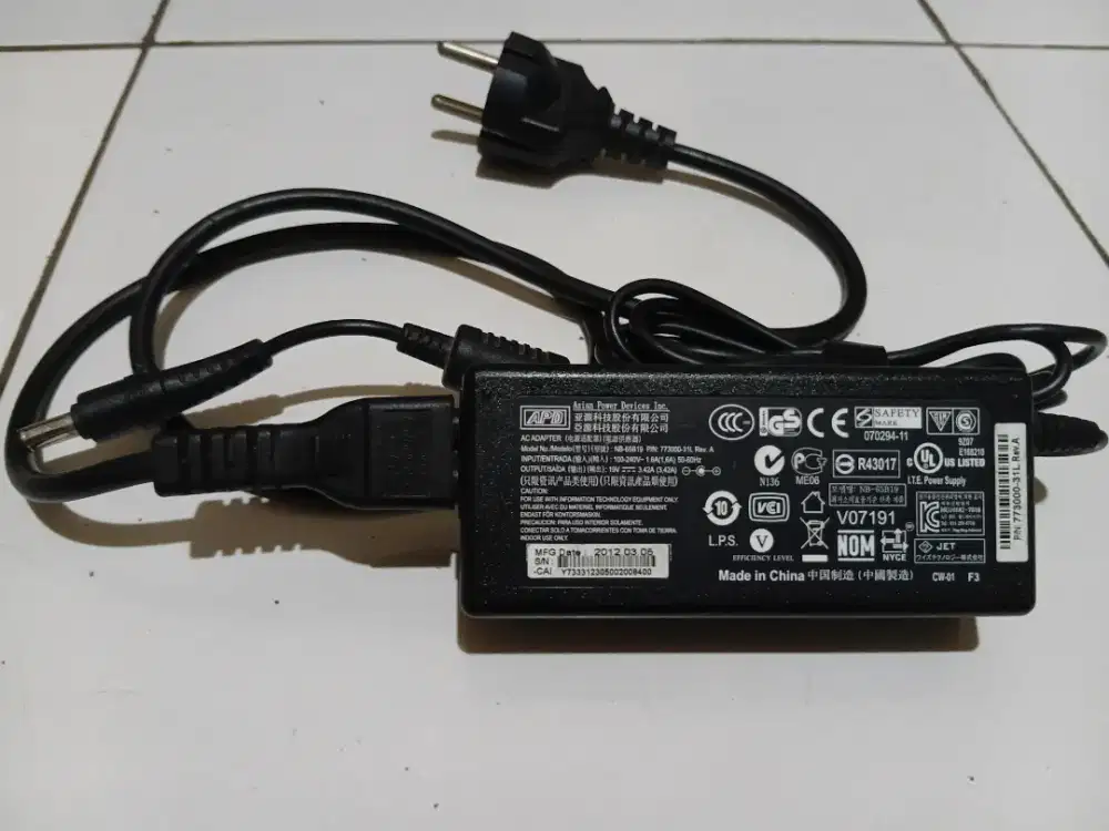 Adapter Charger Laptop 19V 3.42A