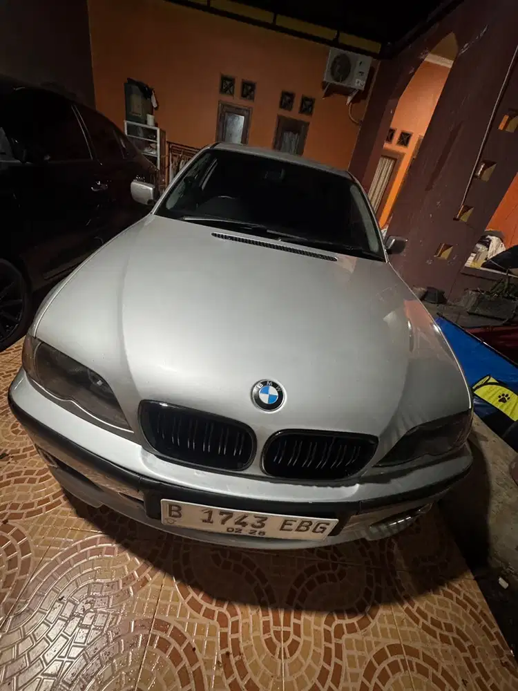 BMW 318i 2003 Bensin