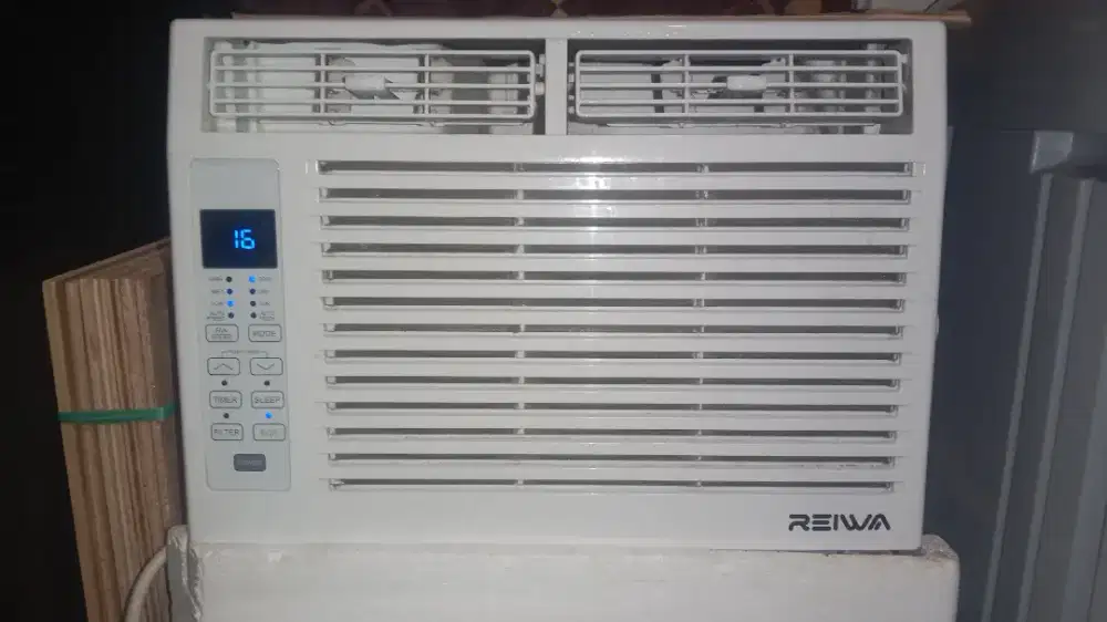 AC window merek reiwa 1/2 PK