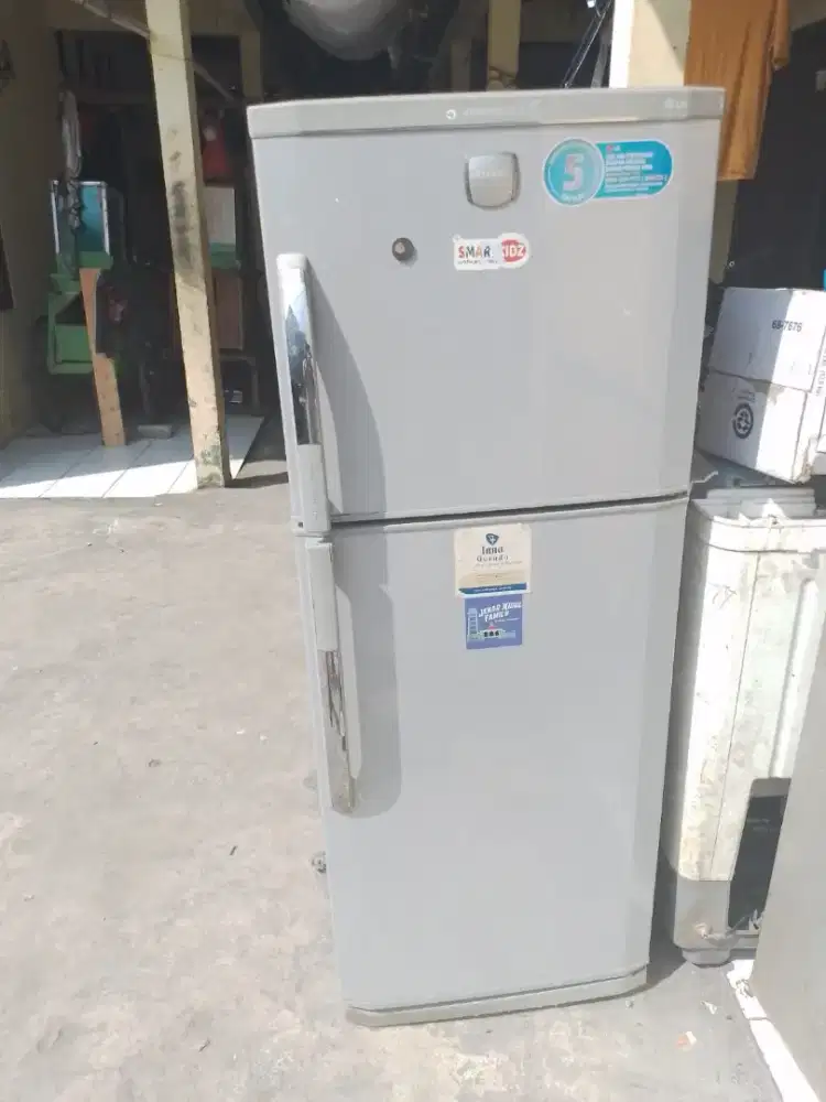 Kulkas 2 pintu merek LG
