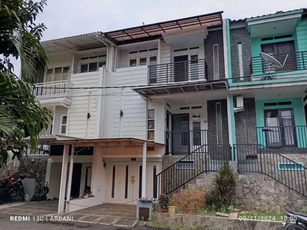 Dijual Rumah Tiga Lantai di Depok Beji Jawa Barat